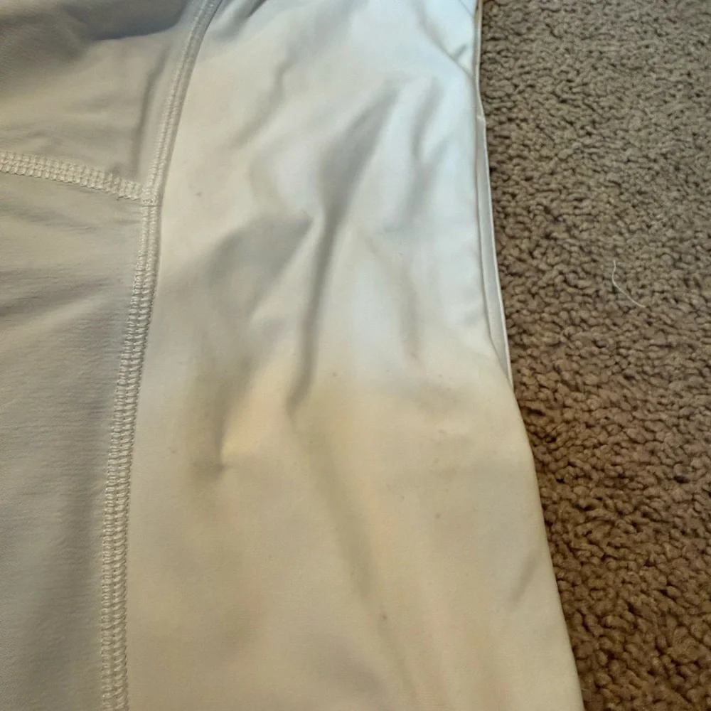 Lululemon White Speed Up High Rise 2.5in Shorts - Picture 5 of 5